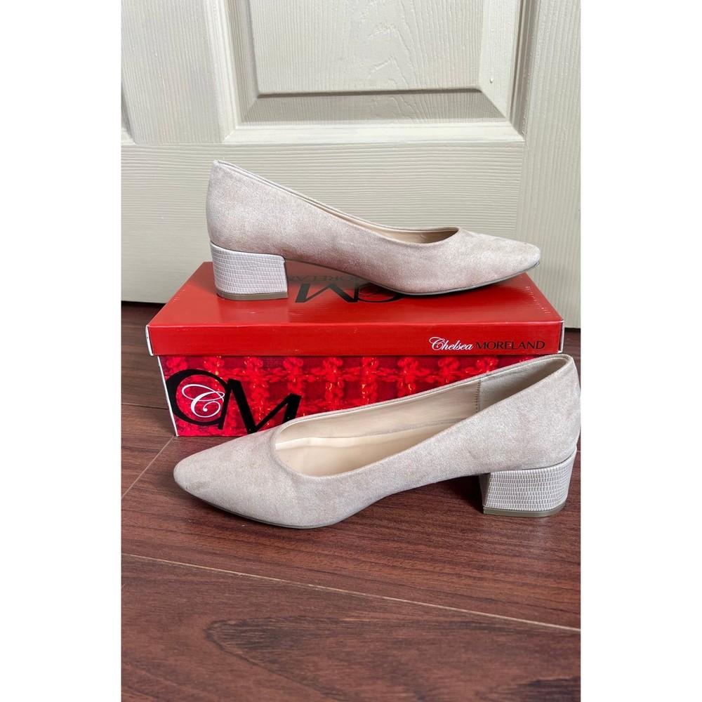 Chelsea Moreland Size 8 Tan Pumps
